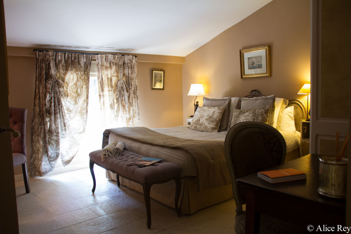 domaine-mejean-maison-chambres-hotes-provence-alleins-bouches-rhone-table Maison et chambres d'hôtes en Provence - Alleins, Bouches du Rhone